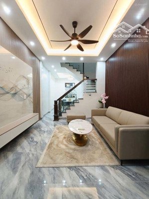 tôi tùng cần bán căn nhà giá 2tỷ450 ở đường sư vạn hạnh,phường 12, quận 10 để ra nước ngoài định cư