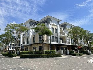 bán căn bt mini song lập 8x20 giá 25.8 tỷ view hồ bơi đẹp nhất dự án, nhà hoàn thiện mặt ngoài