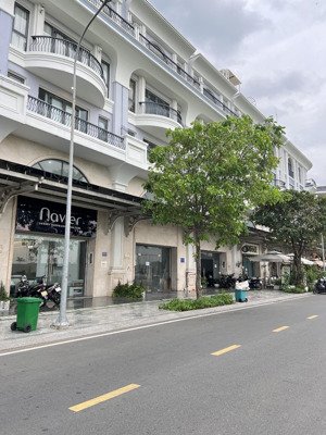 căn mặt tiền đường 34 khu đô thị vạn phúc city 7x21m hướng khu trung tâm thương mại vạn phúc