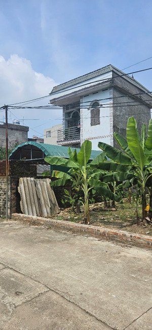 nhà 2 tầng 60m2 thị trấn quang minh, ngõ 4m ô tô tải thông, gần mê linh plaza.