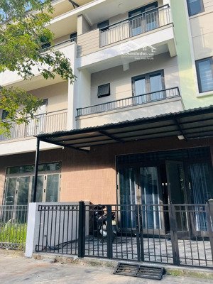 còn căn sh4 centa city 90m2 cần bán
