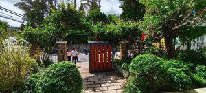 bán biệt thự góc 2 mặt tiền đường khu dân trí cao, giao thông thuận tiện