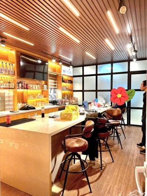 nhà mặt phố khu trung tâm quận đống đa 9 tầng có hầm thông sàn vỉa hè 90m.mt 4.2m. chào 45.5 tỷ