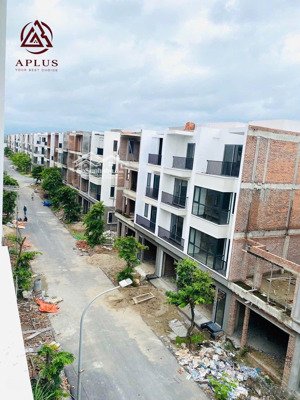 flc tropical hạ long. ô liền kề ngay gần biển giá chỉ 15tr. nhà xây thô 4 tầng
