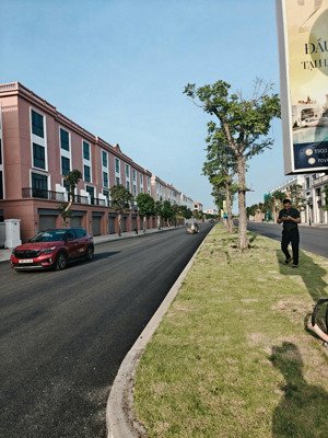 duy nhất shophouse 108m rẻ nhất gần vincom vũ yên trục chính lên cầu hoàng gia kinh doanh đỉnh