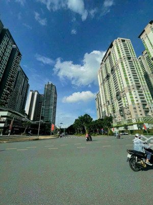 bán building mặt tiền huỳnh văn bánh. dt 182m2(7x26m), 8 tầng tn 100tr/th. giá 34 tỷ tl - tin thật