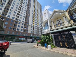 ngay chung cư bcons, 4x14m, 4.38 tỷ, nhà mặt tiền kinh doanh, đường 12m