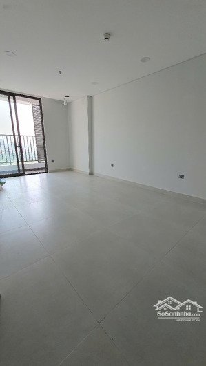 căn 77.5m2 ( 2pn +2vs), ban công đông nam, view hồ điều hoà , tầng trung giá 5.5x tỷ bao phí