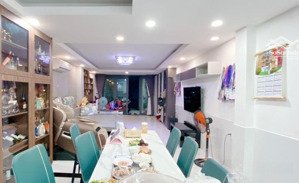 bán nhà trần xuân soạn , quận 7
giá bán: 9.5 tỷ
diện tích: 102m (4 x 25) , nở hậu - 2 tầng