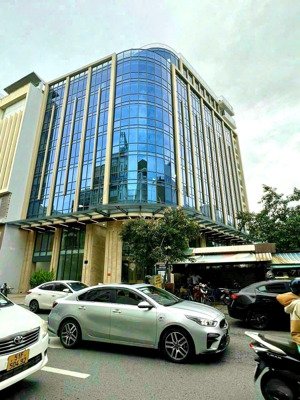 bán nhà mặt tiền lê văn sỹ. dt: ngang lớn 30x10m. kc: 1 hầm 10 tầng. hđt 170 triệu/th. giá 78 tỷ