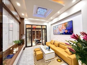 siêu víp bán nhà phố hoàng cầu -kd gara ô tô tránh dt 62/69m 5 tầng thang máy giá chỉ 27,9 tỷ