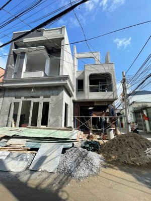 chủ gởi bán nhà 1 trệt 1 lầu (góc 2 mặt tiền) kdc hoàng minh chánh p. hoá an. giá chỉ 3,5 tỷ