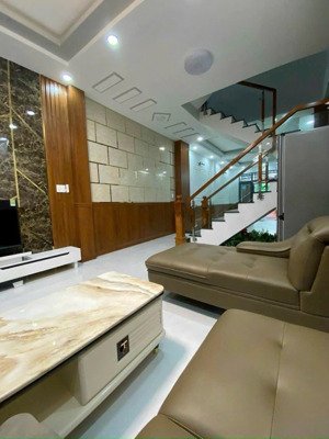 bán nhà mặt tiền đường sát trường lương thế vinh,4 tầng,dtsd250m2,giá 16ty7.lh 