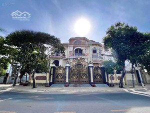 cho thuê dinh thự view sông 2mt , q2 full nội thất siêu đẹp