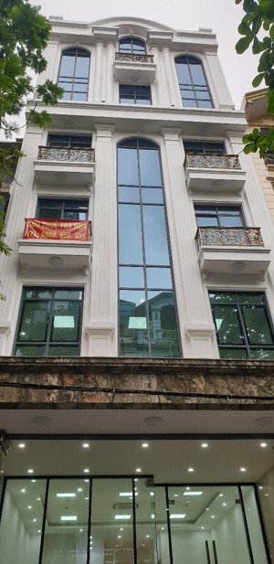 bán tòa nhà văn phòng mặt phố tôn đức thắng diện tích sổ 160m2 xây 9 tầng có hầm, ct 200tr/th