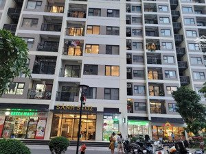 bán căn shop chân đế mặt sảnh chung cư zurich vin 1 dòng tiền thuê 40-50 triệu lh: 