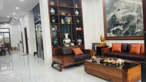 bán gấp căn biệt thự 170m2 full nội thất cao cấp, view công viên giá chỉ 350tr/m2 lh 