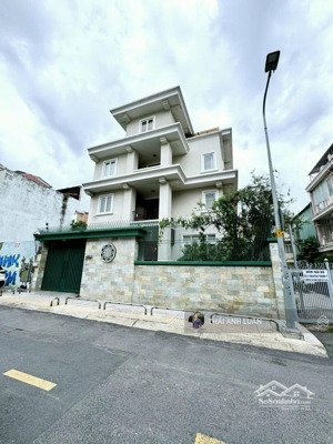 120 tỷ còn 105 tỷ. bán gấp nhà 2 mặt tiền khu compound eden nguyễn văn hưởng. 460m2(20x23m), 4 tầng