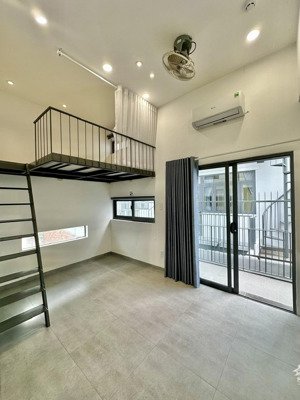 cho thuê duplex ban công thang máy ngay phạm văn đồng 