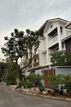 bán nhà 2 mặt tiền gần chợ tân quy, quận 7, 365m2, 4 tầng, nhỉnh 18 tỉ