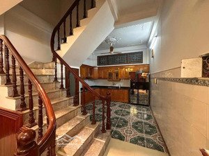 cho thuê nhà ngõ 146 thổ quan 1 hàng bột đđ 65m,5t 4pn đh,nl,mg đầy đủ ngõ rộng 3m giá 18tr