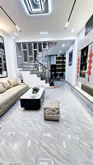 chỉ 10 tỷ có nhà xuân thuỷ,cầu giấy.39m2 x 4 tầng.gia chủ tặng full nội thất mới chỉ việc vào ở.