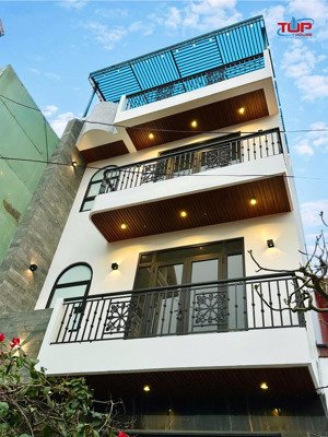 bán nhà phố trung tâm hồ sen, xây mới độc lập có sân cổng riêng để xe, cách mđ chỉ 50m