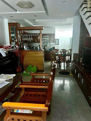bán nhà 3.5 tầng mặt đường kiến thiết trung tâm nha trang