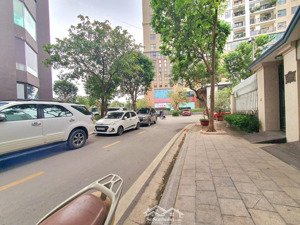 tòa văn phòng 9 tầng -thang máy -trung tâm quận cầu giấy -tiện ích ngap tràn -khu nhiều cơ quan.