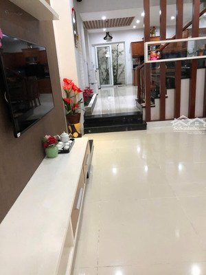 cho thuê nhà nguyên căn 100m2 trung tâm quận hải châu