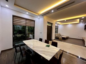 chính chủ cho thuê biệt thự song lập 220m2 gồm 4 phòng ngủ khép kín - giá 55tr/tháng ở kđt starlake