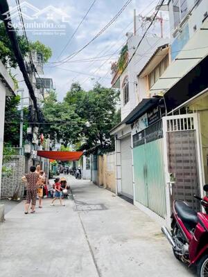 Nhà CHDV Đường Cách Mạng Tháng 8 Phường 9 Quận 3 Cũ.