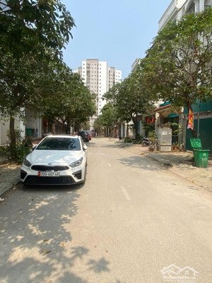 phân lô - ô tô vòng quanh dt 81m .4 mtầng giá 16x tỷ - kinh doanh - tương lai sáng!!!