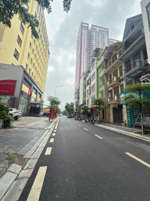 86 duy tân - mặt ngõ to hơn phố - vỉa hè - kinh doanh - hàng kín - chủ thiện chí