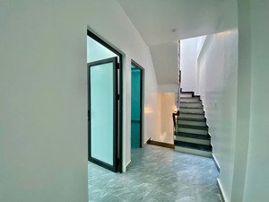 dãy 3 căn nhà ngõ lạch tray, đang vào hoàn thiện giá hoàn thiện chỉ 3,x tỷ