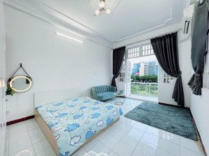 căn hộ ban công full nội thất tân bình gâng đh bách khoa