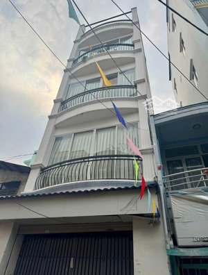 gấp bán giảm sốc 2 tỷ còn 10 tyr3 . chdv ngay ngã tư hàng xanh . 50m2 _ 5tầng 7 p, dòng tiền tốt