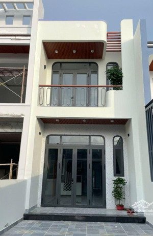 gia đình kẹt tiền cần bán gấp căn nhà một trệt một lầu sổ riêng thổ cư gần nhà thờ phường tân triều