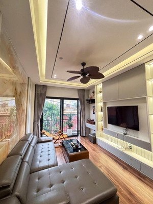 bán nhà lô góc duy tân cầu giấy ô tô tránh-kinh doanh sầm uất-thông số khủng 70m2 6 tầng chỉ 12tỷ