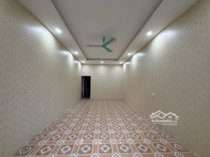 bán đất tặng nhà cấp 4, gần đại lộ thăng long, ô tô đỗ cửa