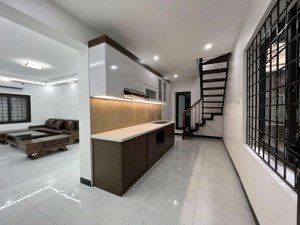 độc bản duplex - góc 3 mặt thoáng - ngọc khánh - ô tô tránh trước nhà - full nội thất - 5 tỉ