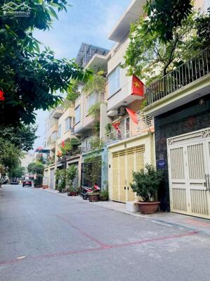 Bán nhà mặt tiền Đường Hà Cầu, Phường Phú La, Quận Hà Đông ,sát metro và quận ủy