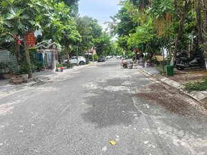 kẹt tiền bán rẻ nhà mặt tiền hoàng đức lương sơn trà đá nẵng. sát phạm văn đồng gần biển