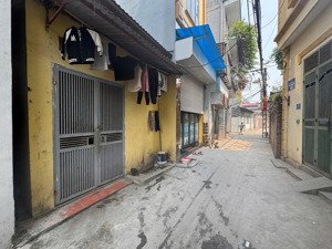 đất đẹp hiếm giá rẻ đường ô tô nhỏ vào đất ngõ phố phúc lợi dt 45m2 . giá 5.2 tỷ