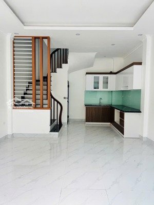 chị thủy cán bộ phường gửi bán nhà 5 tầng trung tâm thượng cát tiện ích ngập tràn