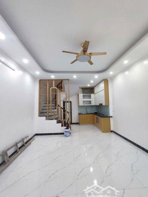 40m2 x 5 tầng , nhà mới đẹp giá tốt , mặt tiền gần 5m , lô góc thoáng sáng , 30m ra mặt phố ,