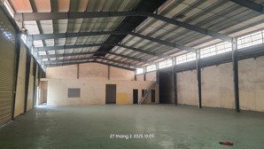 cho thuê kho 900m chuẩn bị hết hợp đồng. tại đường vĩnh phú. cách ql13 200m. gần cầu phú long mới.