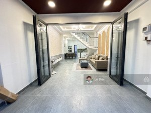 bán nhà đẹp mới lên sóng tại tl13, gần ngã tư ga