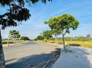 cắt lỗ nền góc kt view sông cực đẹp dt 137,5m2 giá cực tốt chỉ 2,8 tỷ bao thuế phí, có thương lượng