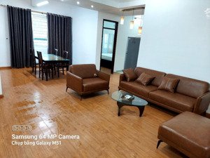 chính chủ cho thuê căn góc 120m2, 3 ngủ- tòa 17t8 hoàng đạo thúy